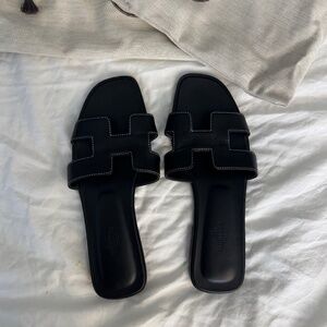 Hermès Black Oran Sandals - Size 38 (US 8)